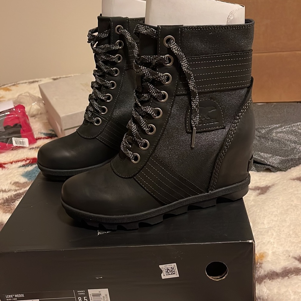 Sorel Lexie wedge brand new! Never worn